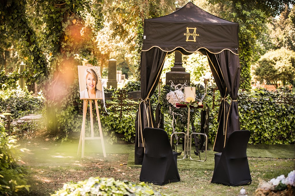 Jak zorganizować pogrzeb świecki?