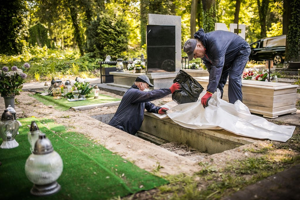 Jak wygląda przeniesienie grobu?